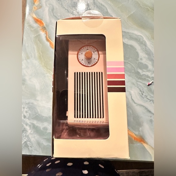 NEW IN BOX Sarina Vintage Vinyl Retro Wireless Portable Bluetooth Speaker Pink - Picture 5 of 8